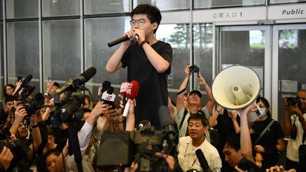 Im Juni saß Joshua Wong im Gefängnis – mal wieder. Dieses Bild entstand kurz nach seiner Freilassung in Hongkong. 