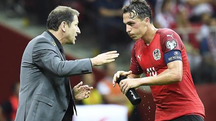 Legale Absprache. Österreichs Nationaltrainer Franco Foda (l.) im Dialog mit Julian Baumgartlinger.