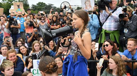 Greta Thunberg spricht vor dem Weißen Haus. 