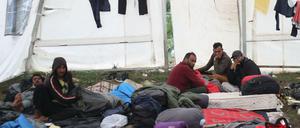 Ein Blick in das Innere eines Zeltes im improvisierten Flüchtlingslager Vucjak. 