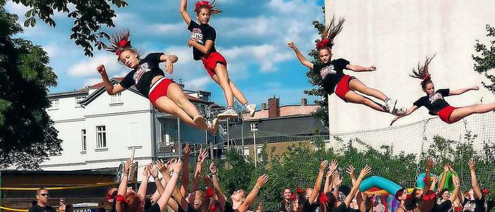 Hoch hinaus. Cheerleading ist echter Sport – und das nicht nur für Frauen.