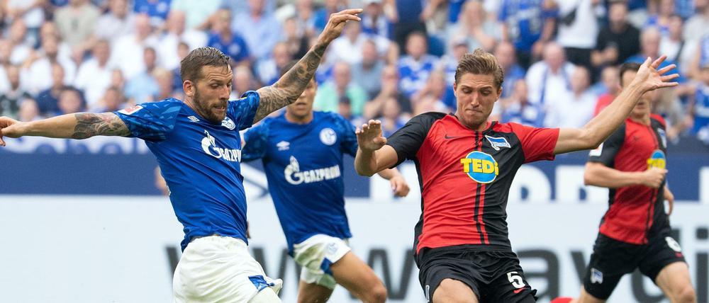 Zuletzt auf Schalke lief es nicht so gut für Hertha und Niklas Stark (re.).