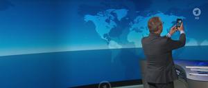 Die erste Instagram-Million erreicht: Am Ende der 20-Uhr-Hauptausgabe der "Tagesschau" schoss Sprecher Jan Hofer ein kleines Selfie-Filmchen, das kurze Zeit später auf der Social-Media-Plattform Instagram gepostet wurde.