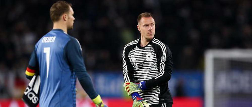 Marc-André ter Stegen und Manuel Neuer reden im Moment mehr über- als miteinander.