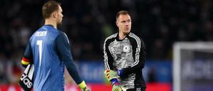 Marc-André ter Stegen und Manuel Neuer reden im Moment mehr über- als miteinander.