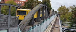 Dieser Steg führte 20 Jahre ins Parkhaus auf der anderen Seite des Kanals. 