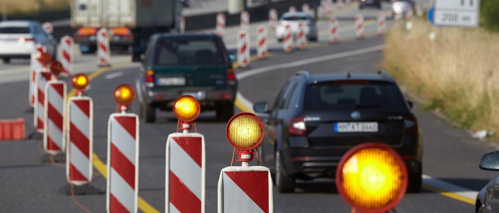 Eine Baustelle an der Autobahn A61 bei Koblenz .