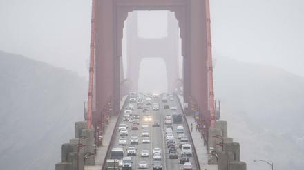 Autos auf der Golden Gate Bridge. Ein nationaler Standard soll Fahrzeugherstellern, Händlern und Verbrauchern Rechtssicherheit bieten, heißt es.