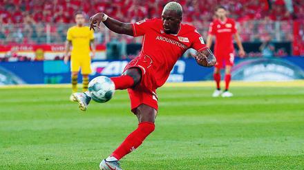 Gute Haltung. Sheraldo Becker konnte gegen Bremen nicht überzeugen. Das soll sich in Leverkusen ändern.