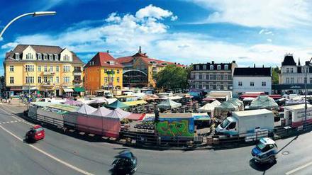 Beliebter Treff. Der Wochenmarkt am Kranoldplatz in Lichterfelde.