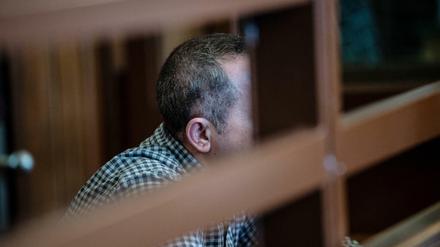 Dem 44-jährigen Angeklagten wird zur Last gelegt, die damals 14-jährige Georgine Krüger vergewaltigt und erwürgt zu haben.