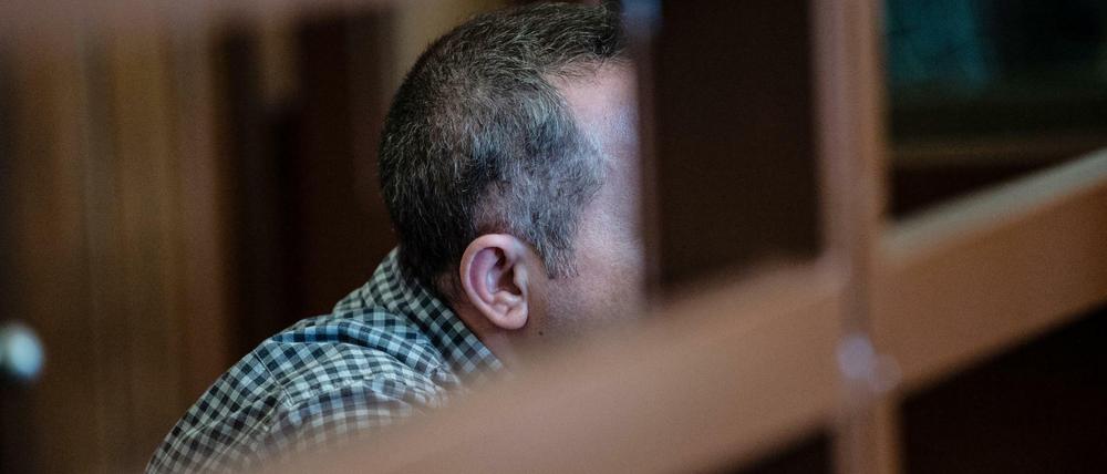 Dem 44-jährigen Angeklagten wird zur Last gelegt, die damals 14-jährige Georgine Krüger vergewaltigt und erwürgt zu haben.