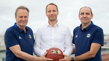Weiter geht's. Trainer Aito Garcia Reneses (von links), Aufsichtsrat Axel Schweitzer und Sportdirektor Himar Ojeda arbeiten schon seit mehr als zwei Jahren bei Alba zusammen. 