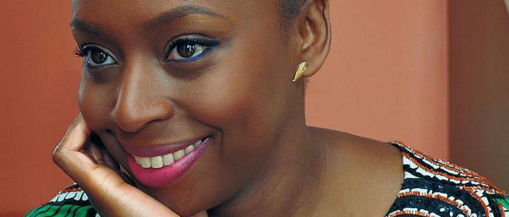 „Kritisier keine Frau, Chimamanda ist hier“. So heißt es in Adichies Heimat Nigeria.