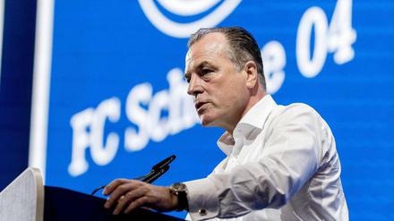Bei der Mitgliederversammlung des FC Schalke 04 spricht Aufsichtsratsvorsitzender Clemens Tönnies.