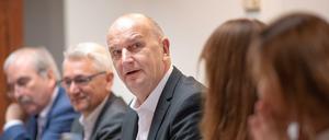 Dietmar Woidke vor Beginn der Sondierungsgespräche mit der CDU und Bündnis 90/Die Grünen.