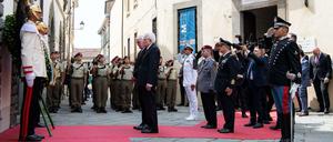 Bundespräsident Frank-Walter Steinmeier und der italienische Staatspräsident Sergio Mattarella beim Gedenken im italienischen Fivizzano.