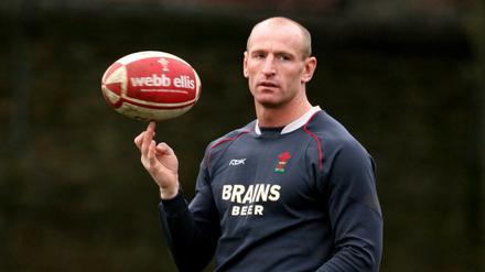 Rugby-Star Gareth Thomas geht offen mit seiner HIV-Infektion um und ermutigt andere infizierte Menschen dazu, sich nicht zu verstecken.