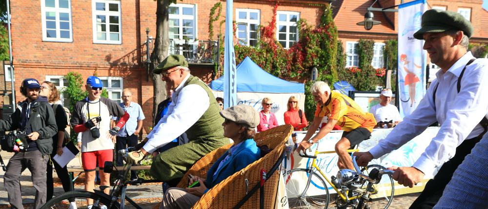 Alte Räder und stilvolle Mode aus längst vergangenen Tagen prägen das Velo Classico in Ludwigslust.