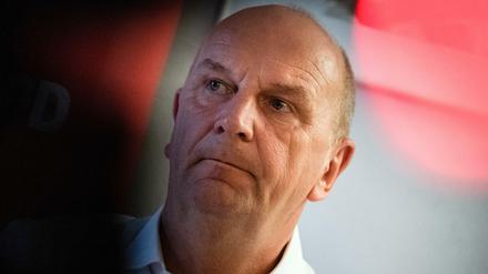 Dietmar Woidke (SPD), Ministerpräsident von Brandenburg, spricht bei einer Pressekonferenz.