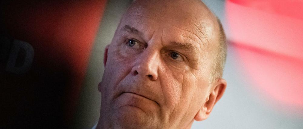 Dietmar Woidke (SPD), Ministerpräsident von Brandenburg, spricht bei einer Pressekonferenz.