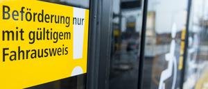 "Beförderung nur mit gültigem Fahrausweis" - und wenn nicht, soll das eine Ordnungswidrigkeit und keine Straftat mehr sein. 