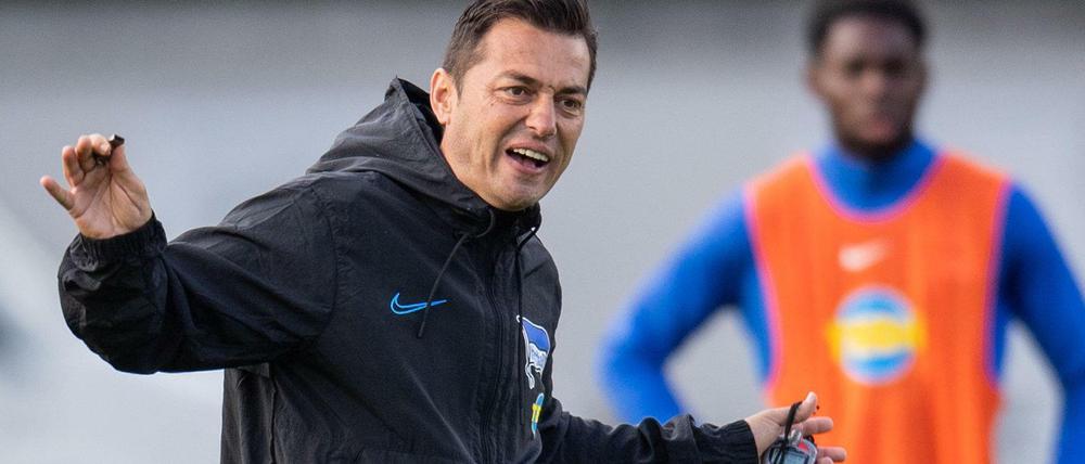 Zeit für den ersten Saisonsieg. Ante Covic schwört sein Team im Training auf den nächsten Gegner ein. 