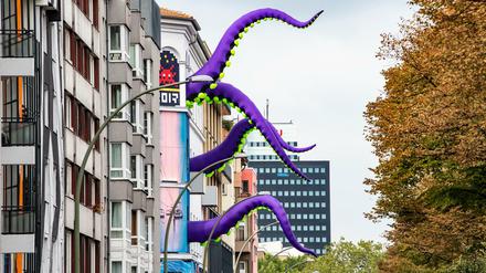 Motive dürfte es genug geben – wo sonst wachsen Tentakel aus Häusern wie hier in der Bülowstraße?