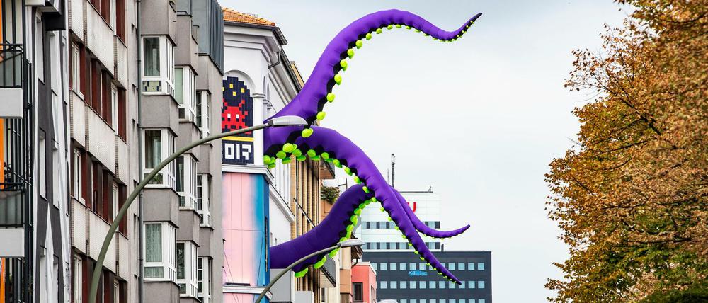 Motive dürfte es genug geben – wo sonst wachsen Tentakel aus Häusern wie hier in der Bülowstraße?