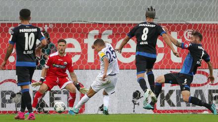 Nicht zu stoppen. Amine Harit zählte zu den besten Spielern gegen Paderborn und erzielte zwei Treffer. 