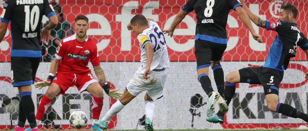 Nicht zu stoppen. Amine Harit zählte zu den besten Spielern gegen Paderborn und erzielte zwei Treffer.