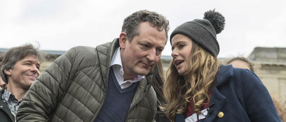 Solidarisch mit Fridays for Future: Eckart von Hirschhausen beim Klimastreik im März in Berlin neben Organisatorin Luisa Neubauer.
