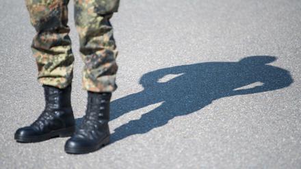 Der Anstieg der rechtsextremen Verdachtsfälle in der Bundeswehr besorgt die Opposition.