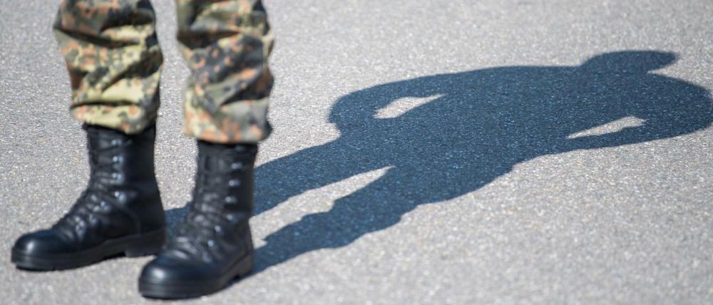Der Anstieg der rechtsextremen Verdachtsfälle in der Bundeswehr besorgt die Opposition.