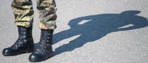Der Anstieg der rechtsextremen Verdachtsfälle in der Bundeswehr besorgt die Opposition.