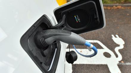 Wer schnell auf ein Elektroauto umsteigt, könnte doppelt sparen. 