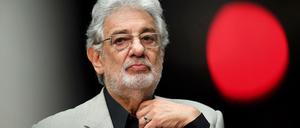 Plácido Domingo, Sänger, gibt eine Pressekonferenz für die Aufführung "Staatsoper für alle". Nach den Vorwürfen gegen Placido Domingo wegen sexueller Belästigung erheben nach neuen Recherchen der Nachrichtenagentur AP elf weitere Frauen Anschuldigungen gegen den Opernstar.