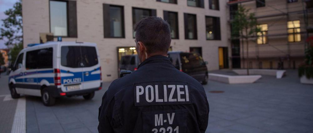 In diesem Gebäude in Wismar hatte ein Mann ein Baby rund fünf Stunden lang in seiner Gewalt.
