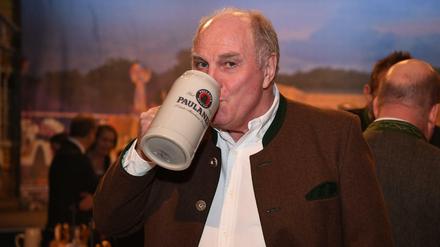 Prost! Uli Hoeneß war am Mittwoch wieder in Hochform.