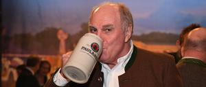 Prost! Uli Hoeneß war am Mittwoch wieder in Hochform.