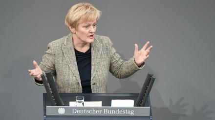 Ein Gericht bestätigte, dass Renate Künast (Bündnis 90/ Die Grünen) sich die herben Beleidigungen auf Facebook gefallen lassen muss.