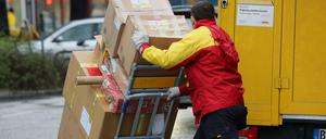 DHL stellt seine Boten meist fest an. Bei Zustellern wie Hermes oder GLS sieht es anders aus.