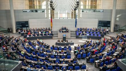 Bundeskanzlerin Angela Merkel (CDU) spricht bei der Generaldebatte im Deutschen Bundestag.
