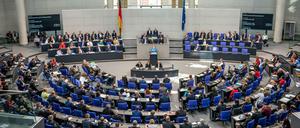 Bundeskanzlerin Angela Merkel (CDU) spricht bei der Generaldebatte im Deutschen Bundestag.