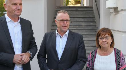 Brandenburgs Ministerpräsident Dietmar Woidke (l-r, SPD), Michael Stübgen (CDU), komm. Vorsitzender und Ursula Nonnemacher Fraktionsvorsitzende der Grünen