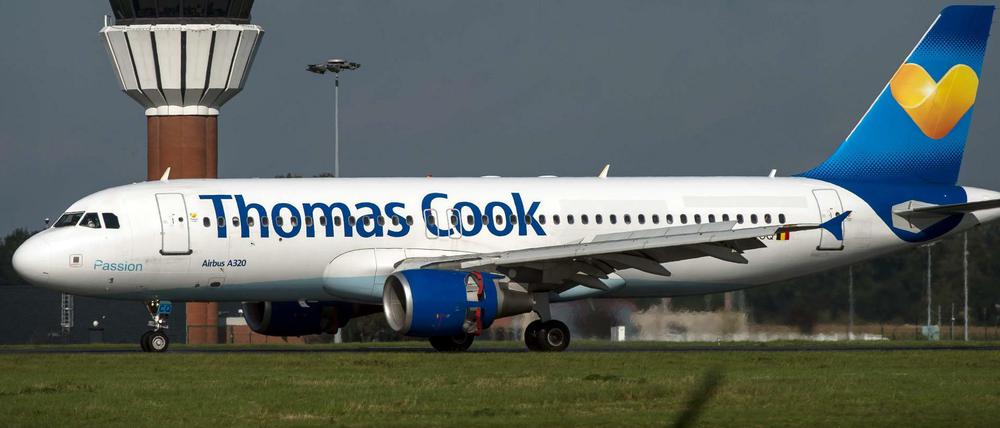 Am Boden: Ein Flugzeug von Thomas Cook 