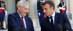 Antti Rinne (links) traf Emmanuel Macron in Paris.
