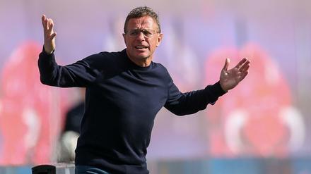 Zu klein. Ralf Rangnick will die Fußballtore vergrößern.