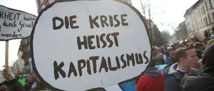 Demonstration anlässlich der offiziellen Eröffnung des Neubaus der Europäischen Zentralbank (EZB) im März 2015.