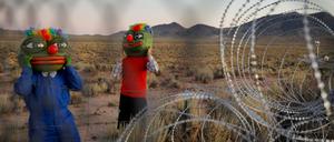 Teilnehmer des Events "Storm Area 51" mit Verkleidungen. 